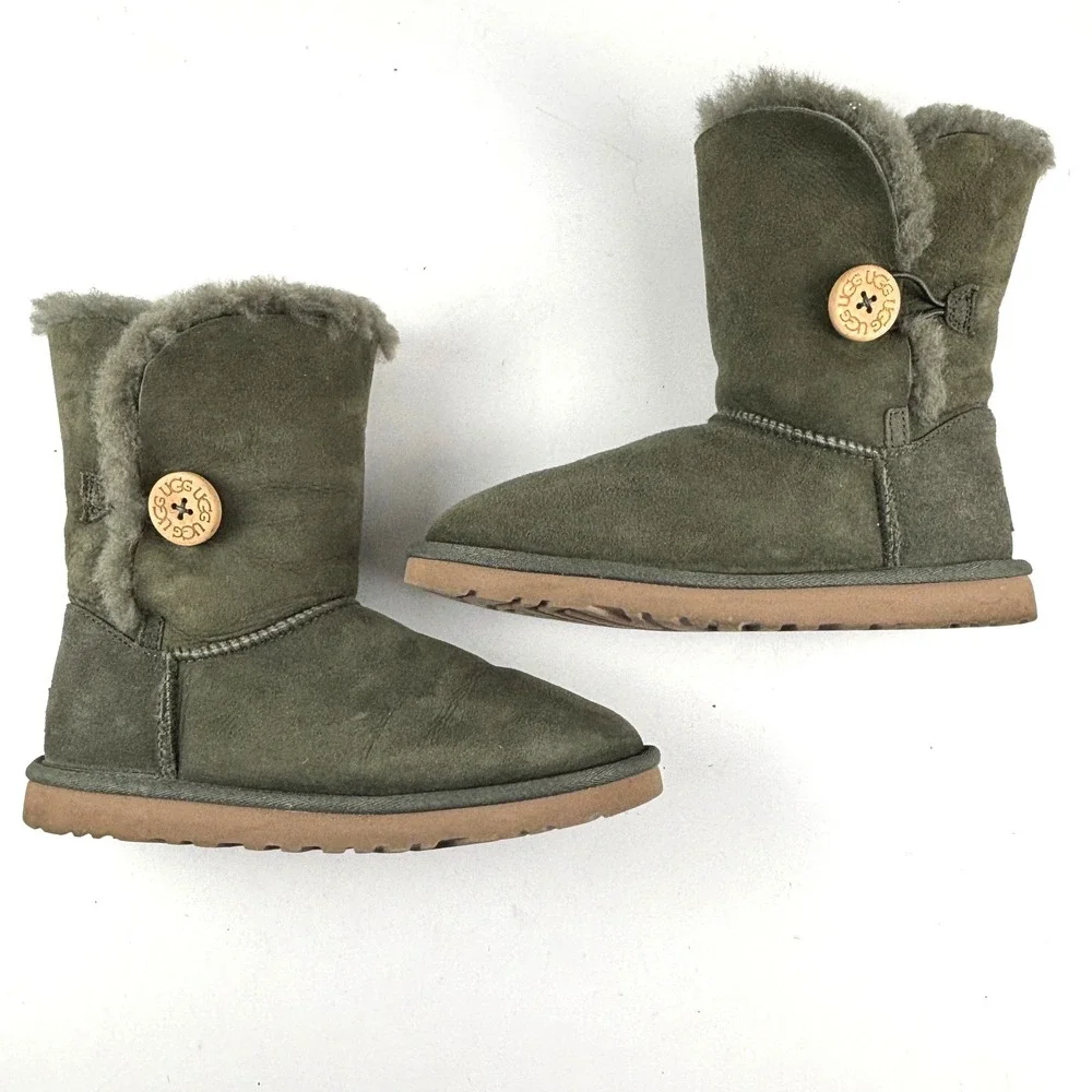 UGG Bailey Button Boots Women 7 Olive‎ Green Suede Shearling 5803 Gorpcore Cozy
